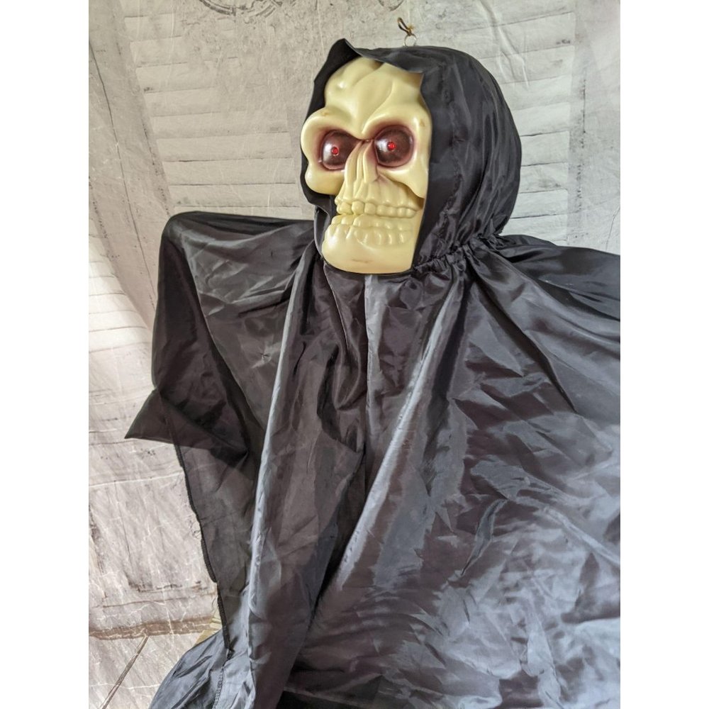 Gemmy shaking skeleton light up vintage hanging sc